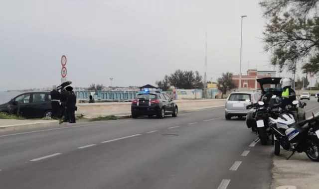 Bari, controlli sulla costa: multe a cestisti, runners e "arricciatori" di polpi